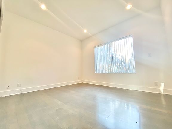 4th image of 1136 S Shenandoah St APT 101