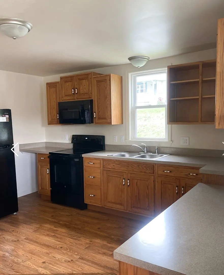 303-305 E. Maple Street — Photo 2