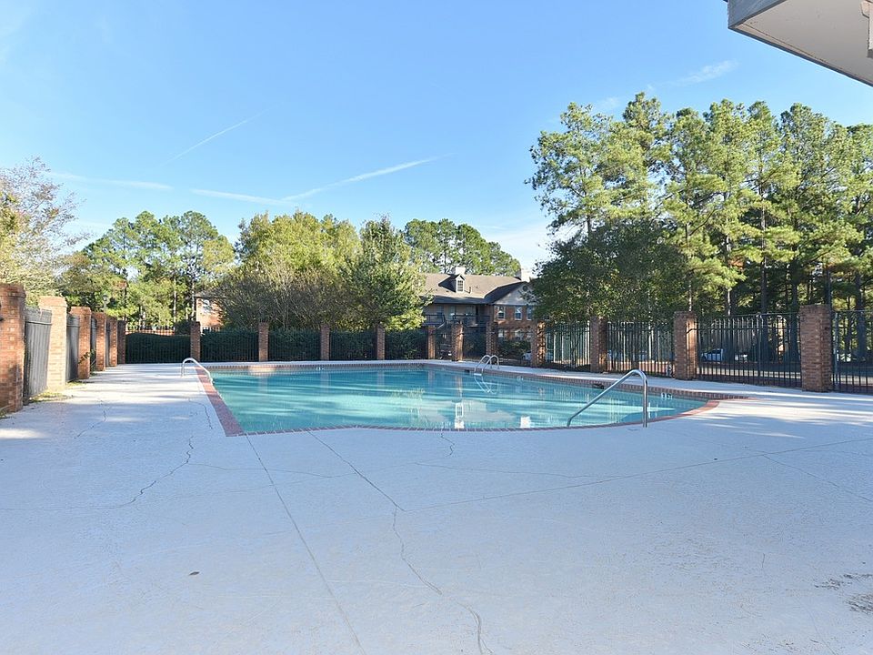 1st image of 620 Bedfort Dr