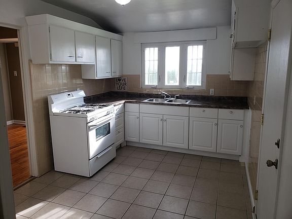 3rd image of 5109 Wallingford Dr