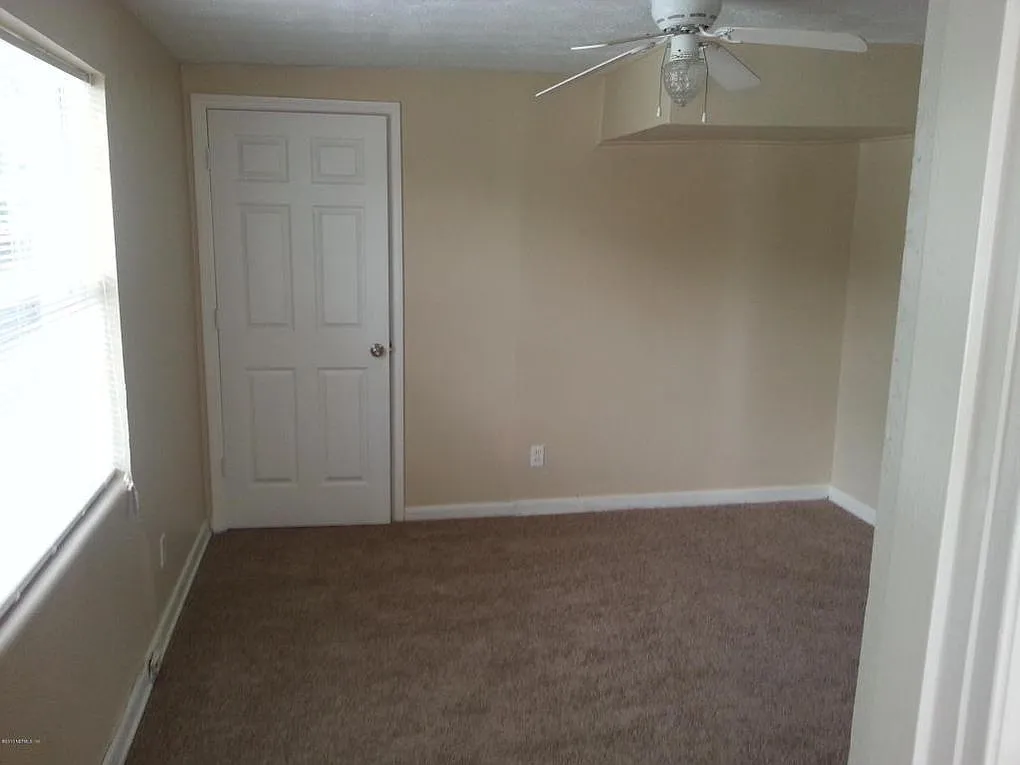 2 bed, 830 sqft, $1,200 — Photo 2