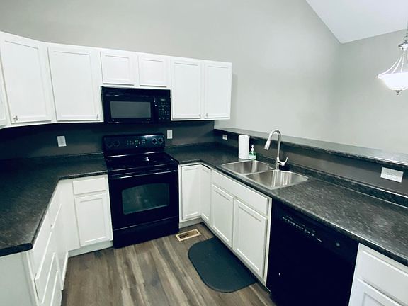 3rd image of 7928 Ellisville Ln