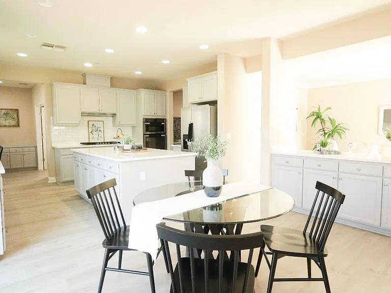 967 Dainty Ave — Photo 12
