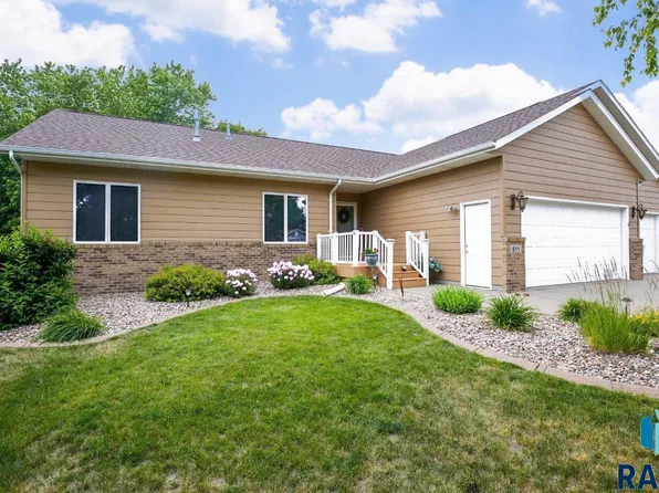 611 Falcon Ave, Harrisburg, SD 57032