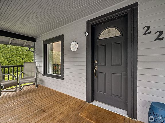 3rd image of 220 E Beck Street