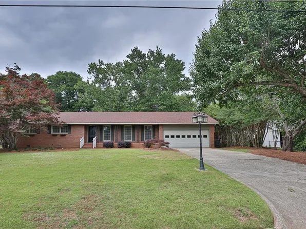 1604 48th St, Phenix City, AL 36867