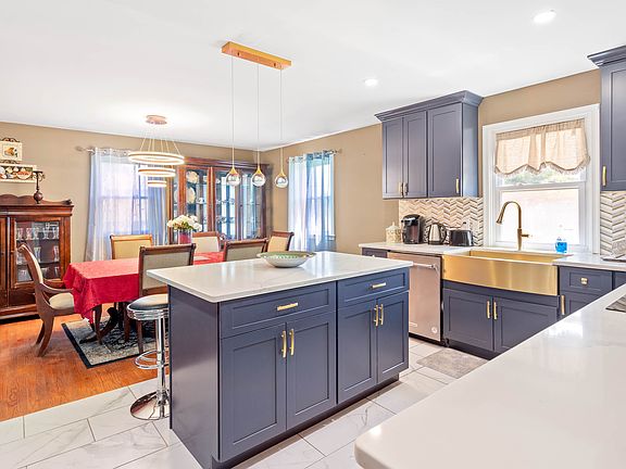 3rd image of 14 White Oak Dr #2