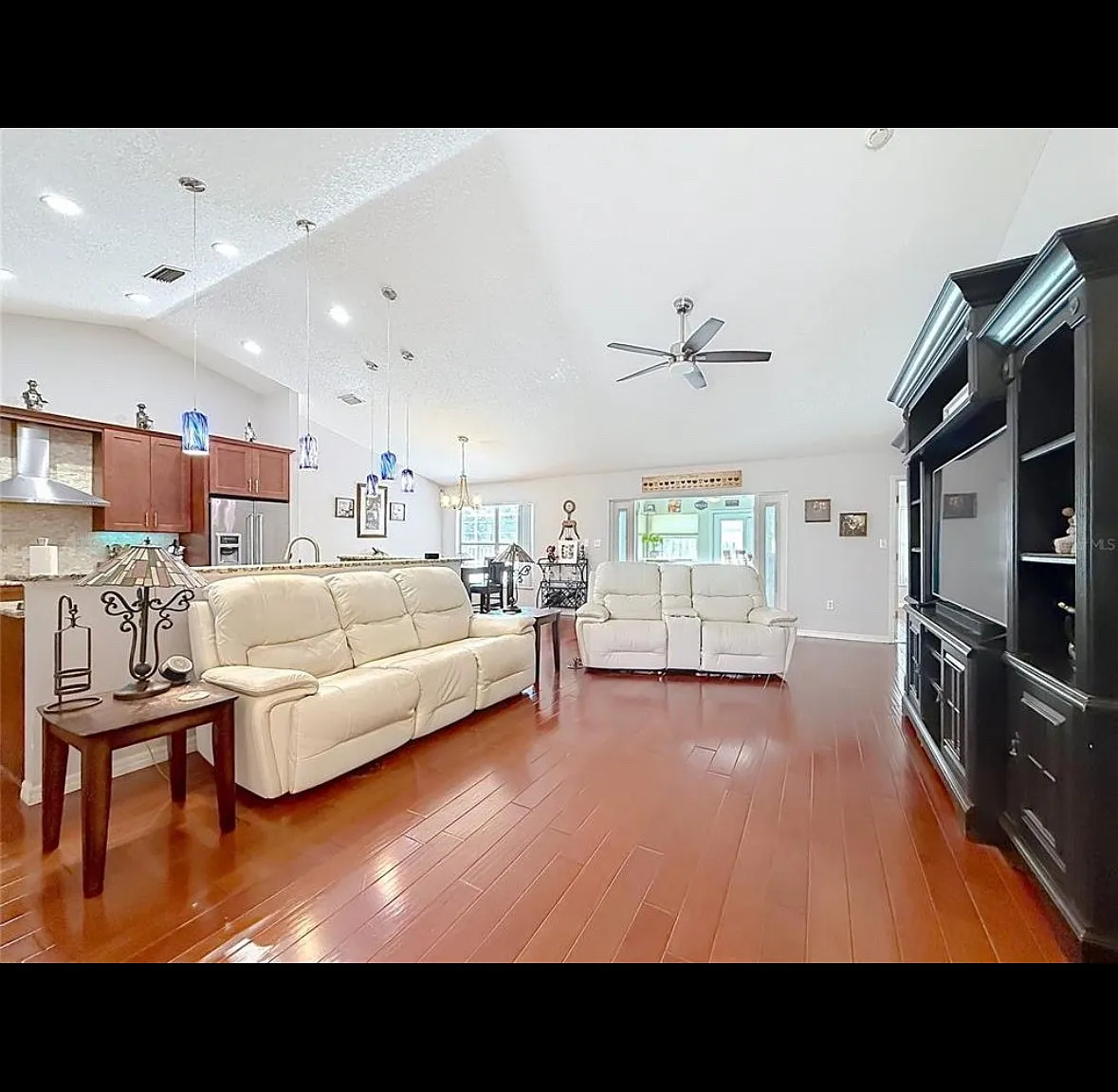 3 bed, 2180 sqft, $3,550 — Photo 2