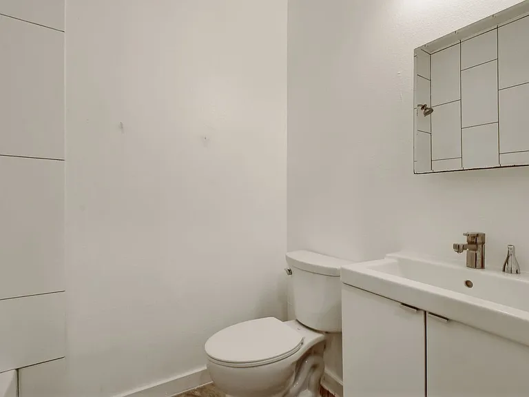 104 Webb — Photo 15