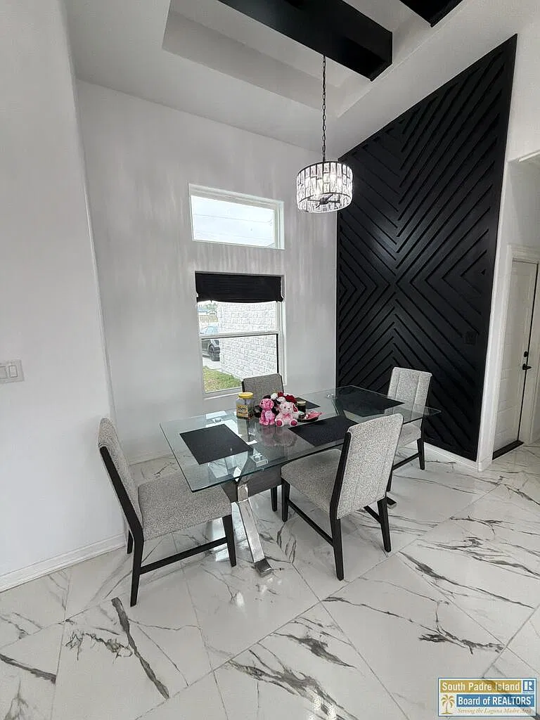 3 bed, 2.0 bath, 1251 sqft, $2,850 — Photo 4
