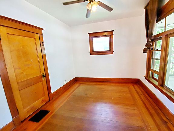 2nd image of 212 & 212-1/2 S Sherwood St