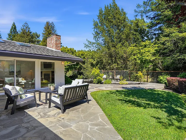 260 Corliss Dr — Photo 15