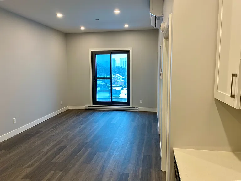 174 Provencher Blvd — Photo 8