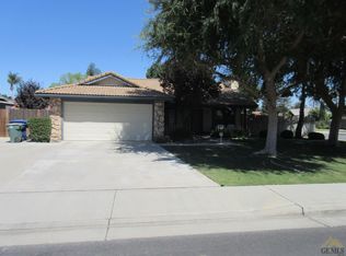 212 Acapulco Dr, Bakersfield, CA 93314