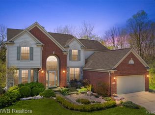 1600 Blushing Dr, Rochester Hills, MI 48307