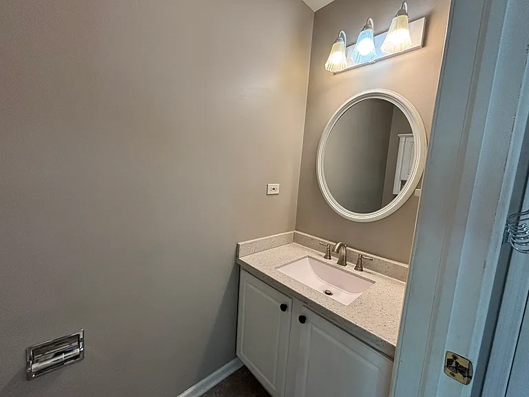 2477 Hillsboro Ln — Photo 3