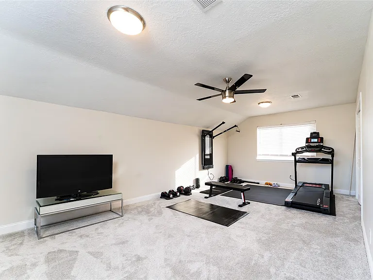8311 Amber Cove Dr — Photo 17