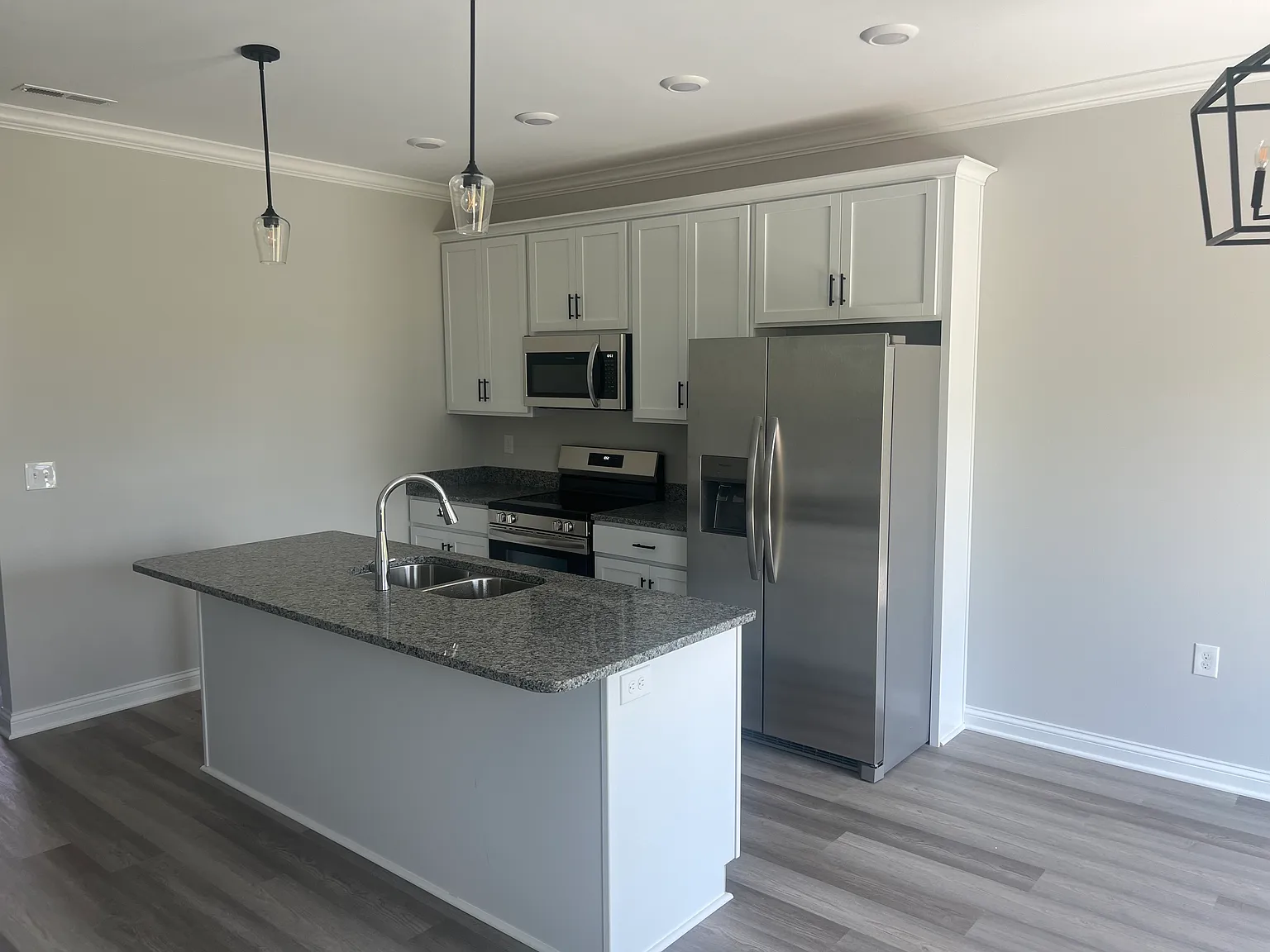 3 bed, 2.5 bath, 1628 sqft, $1,875 — Photo 2