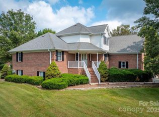 1013 Turnberry St NE, Lenoir, NC 28645