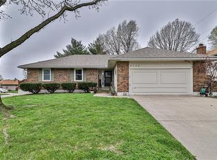 2736 Queen Ridge Dr, Independence, MO 64055