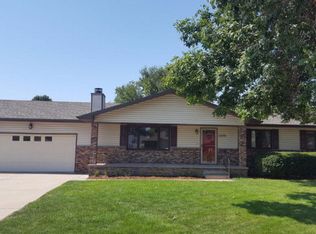 1220 Plantation Pl, Grand Island, NE 68803