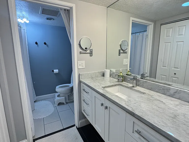 245 N Vine St #407 — Photo 39