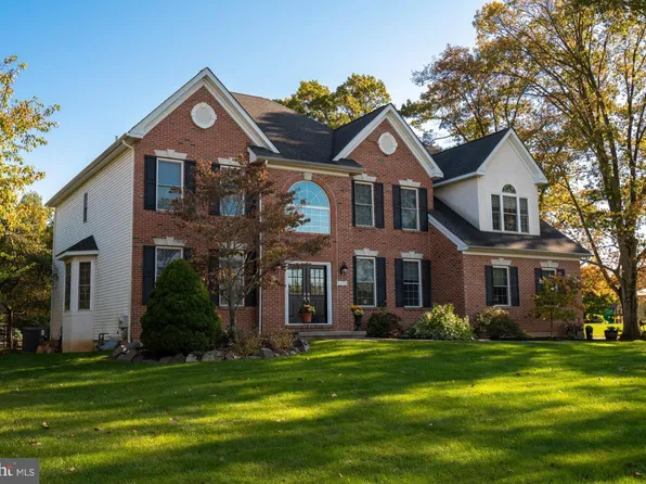 689 Mann Rd, Horsham, PA 19044