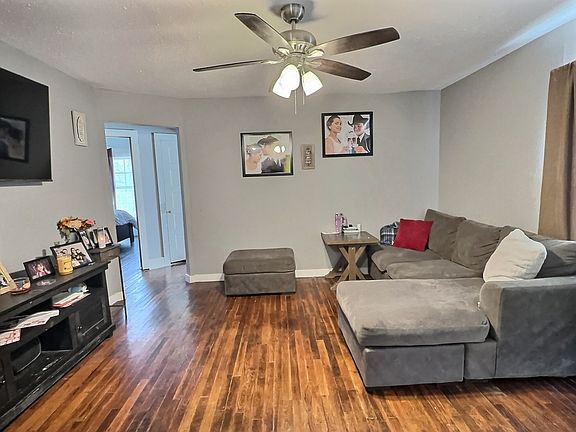 4th image of 906 7th St