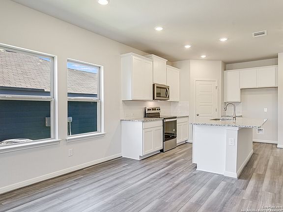 5th image of 11723 Mustang Grove
