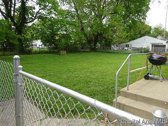5th image of 1710 Moffat Ave