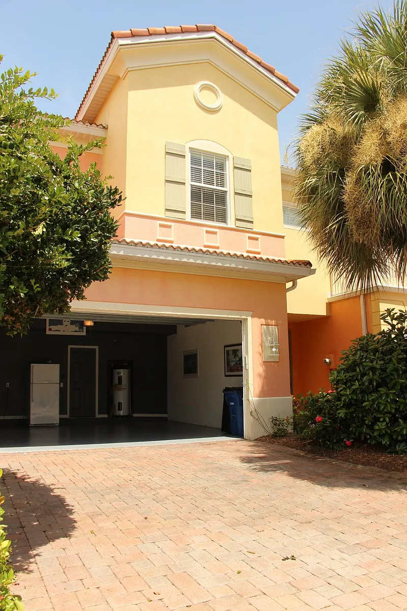 Building Photo - 9812 Bodego Way #101