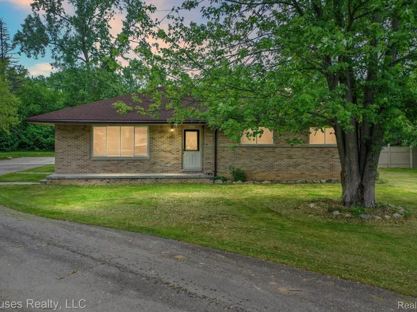 28553 Wildwood Trl, Farmington Hills, MI 48336