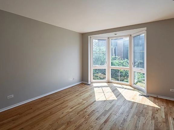 2nd image of 2707 N Lincoln Ave APT R