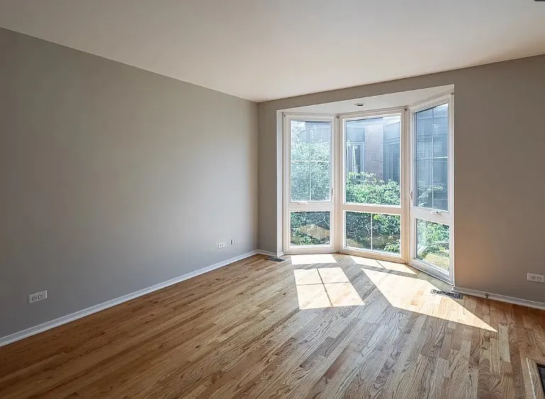 2707 N Lincoln Ave #R — Photo 2