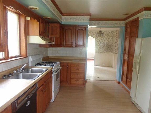 5th image of 3162 Birch Dr