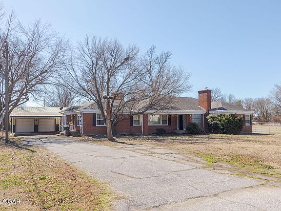 2nd image of 830 W Elm St