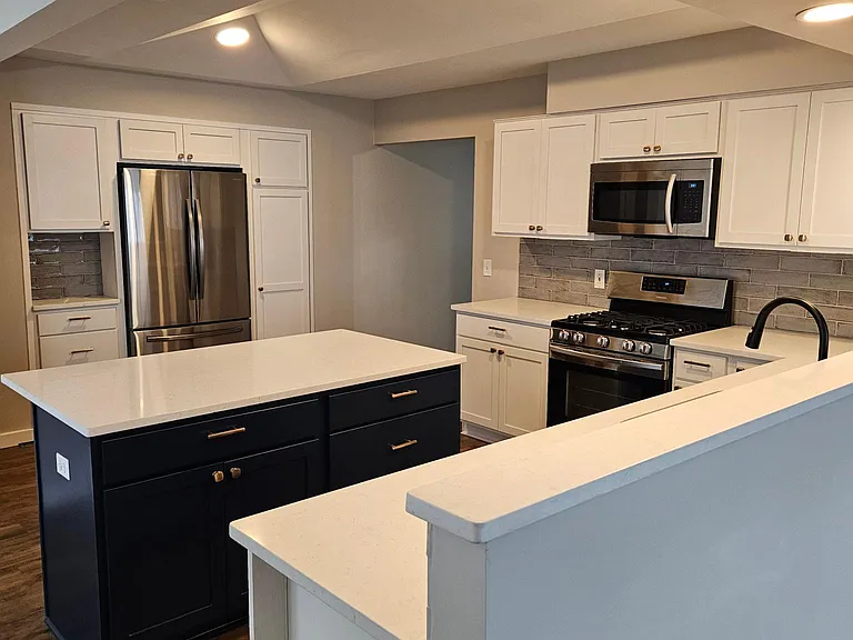 2104 Northview Ct NE — Photo 2