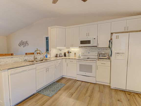 3rd image of 481 SE Evergreen Terrace