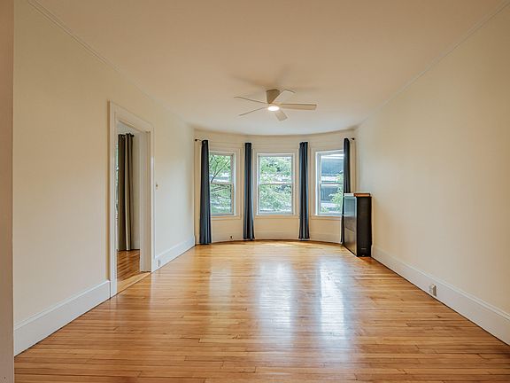 3rd image of 180 High Street #36