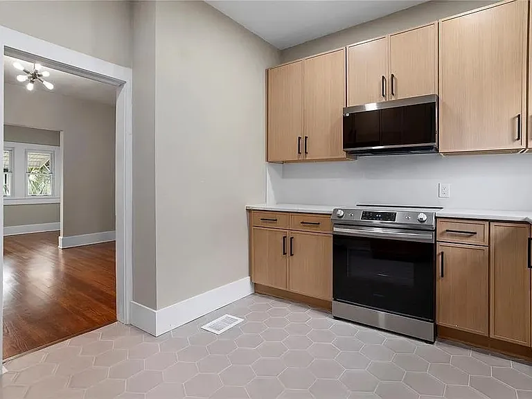 119 Leon Ave — Photo 10