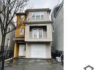 766 S 17th St, Newark, NJ 07103