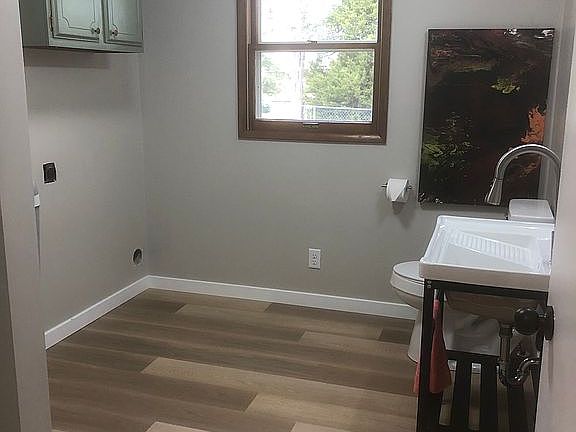 2nd bath all  new fixtures