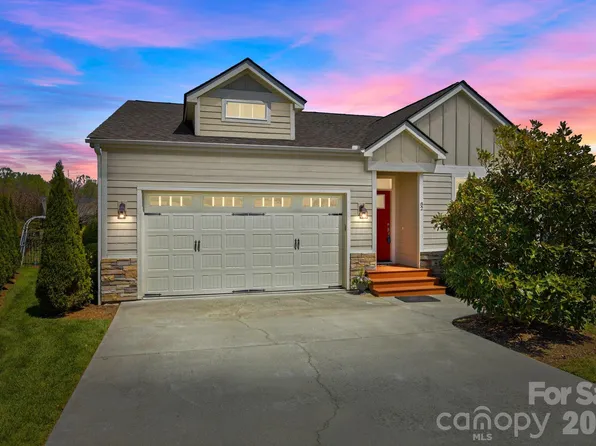 82 Blacksmith Run Dr, Hendersonville, NC 28792
