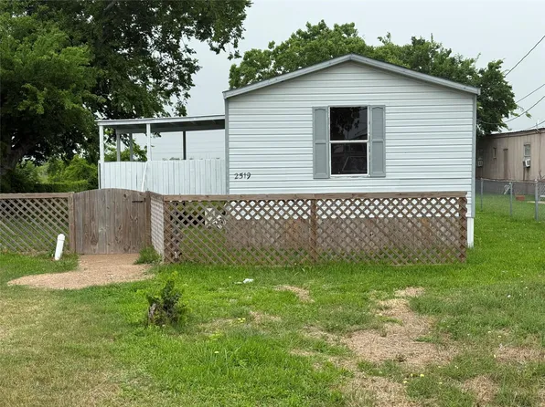 2519 McDonald Rd, Oyster Creek, TX 77541