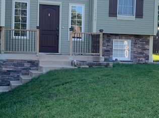 1113 SE Scenic Dr, Blue Springs, MO 64014