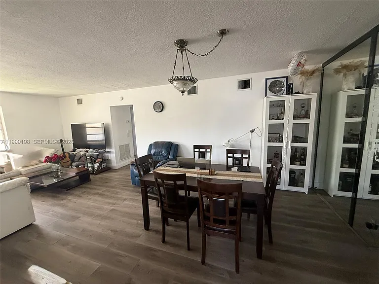 141 NE 10th Ave #17B — Photo 27