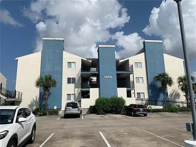 Building Photo - 1490 Harbor Dr #108