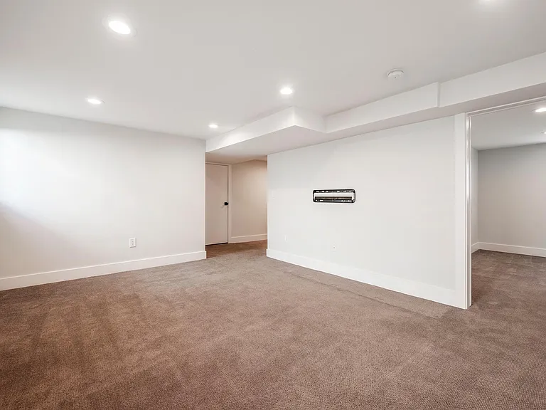 2545 S Filmore St E — Photo 24