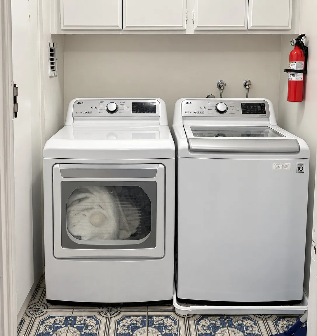 2 bed, 1490 sqft, $9,000 — Photo 4