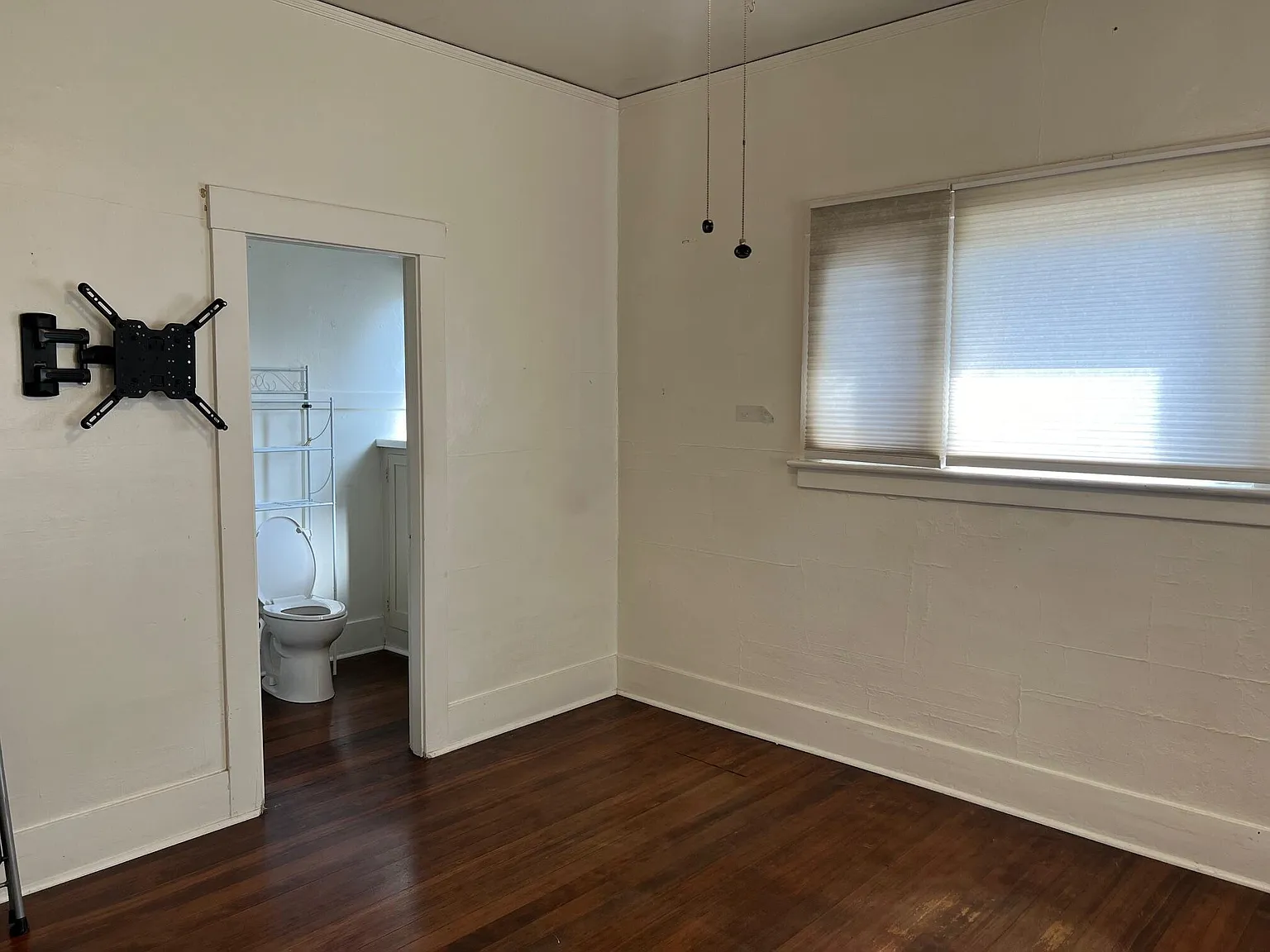 1 bed, 5.0 bath, 2605 sqft, $2,200 — Photo 3